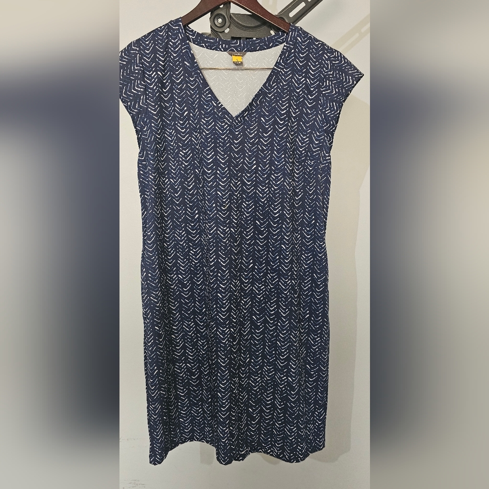 Eddie Bauer Navy and White V-Neck Top